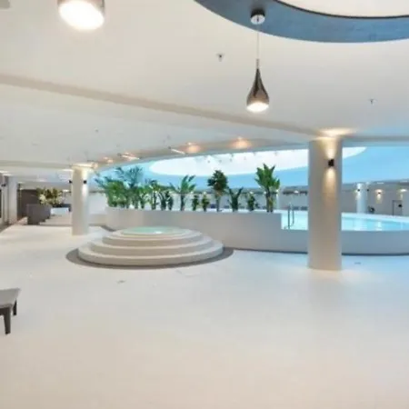 Hanza Tower Platinium 23 Pool & Sauna & Jacuzzi & アパート *