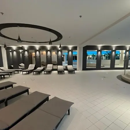 Hanza Tower Platinium 23 Pool & Sauna & Jacuzzi & アパート シュチェチン